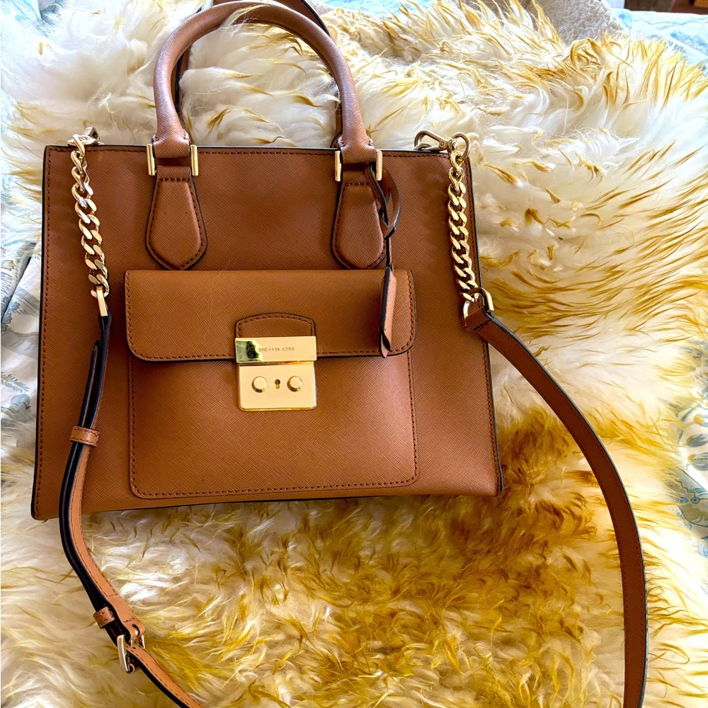 Michael Kors Womens Brigette Crossbody Purse Lock pocket Camel